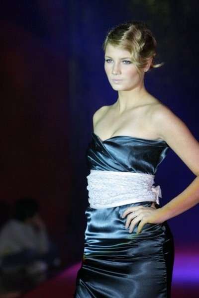 n_0 Fashion Show.jpg